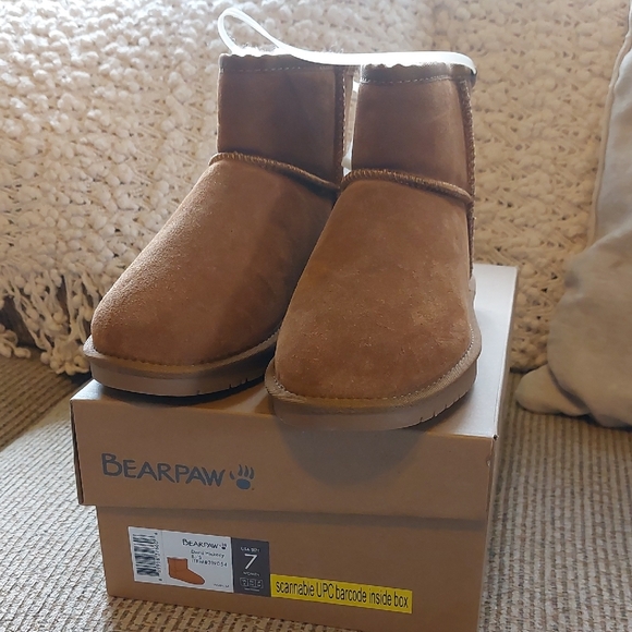 Bearpaw Brown Suede Boots with Plush Lining - Picture 1 of 6